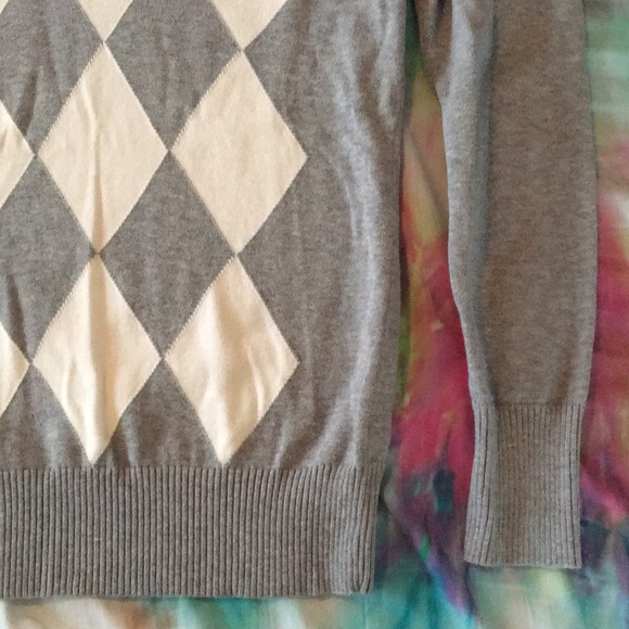Grey and white argyle V-neck sweater S - Picture 3 of 3